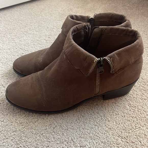 Brown suede booties, size 10 - Picture 2 of 5